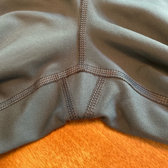 EUC GAPfit blackout workout leggings. Capri - Picture 7 of 11